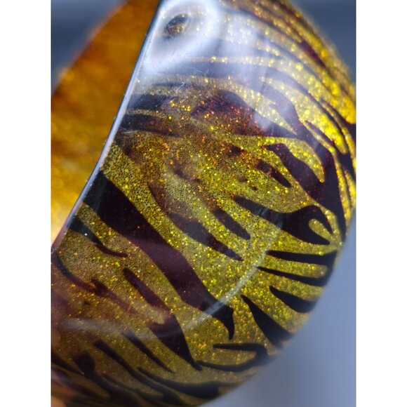 Glittery Yellow Black Tiger Print Asymmetric Lucite Bangle - Picture 10 of 11